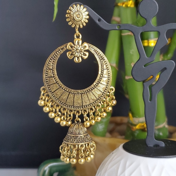 Fancy Earring - Picture 2 of 3